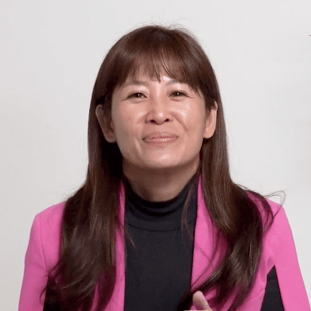 Leveraging stories to build genuine and long-lasting relationships with clients [Esther Hu Mong Siem]